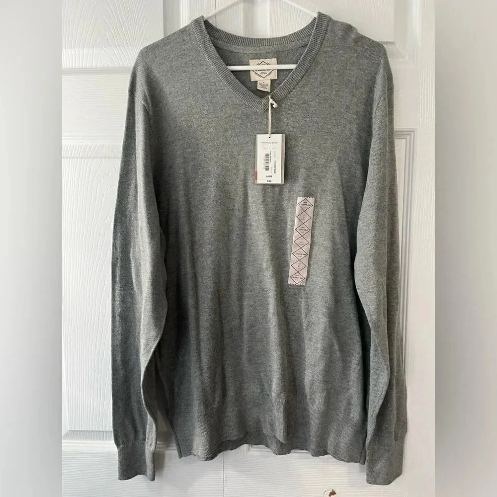 NWT St Johns Bay Mens Gray Size large V Neck Pullover Stretch Knit New Sweater